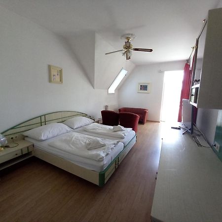 Hotel Familia Zamardi Luaran gambar