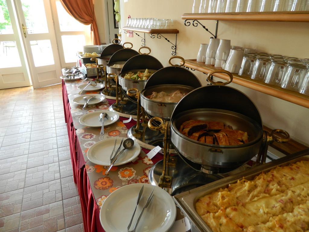 Hotel Familia Zamardi Luaran gambar