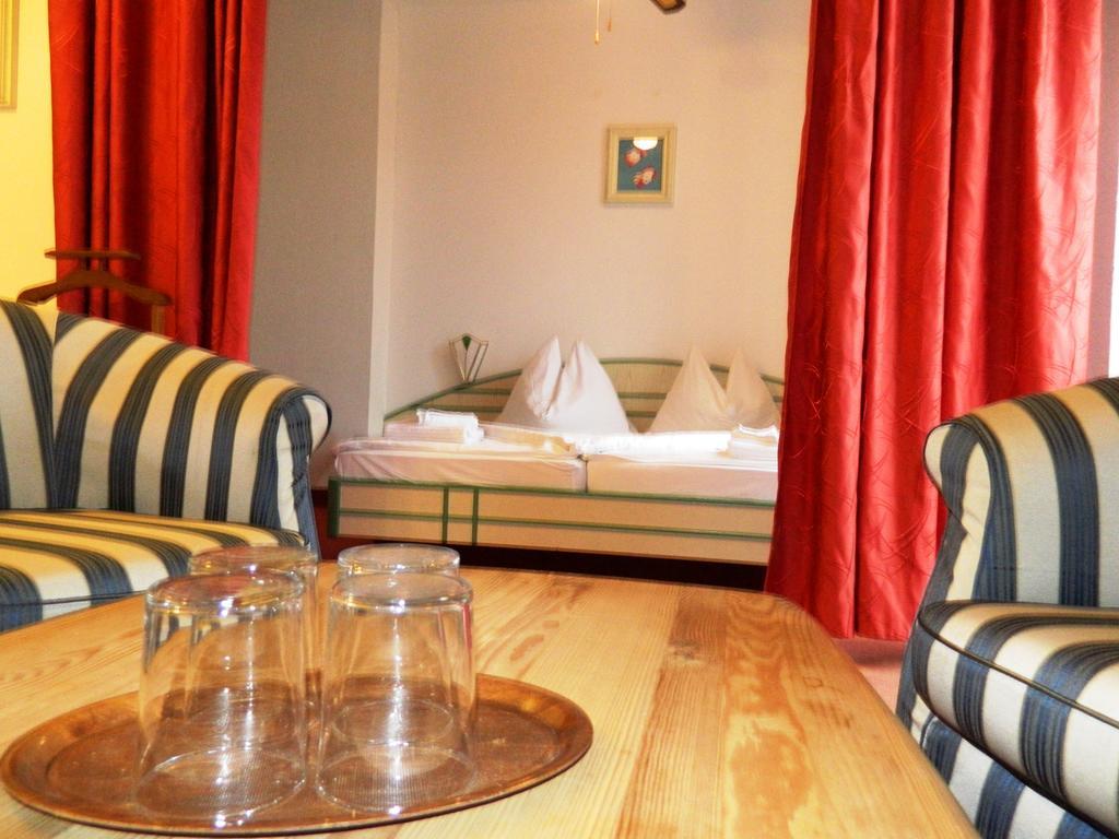 Hotel Familia Zamardi Luaran gambar