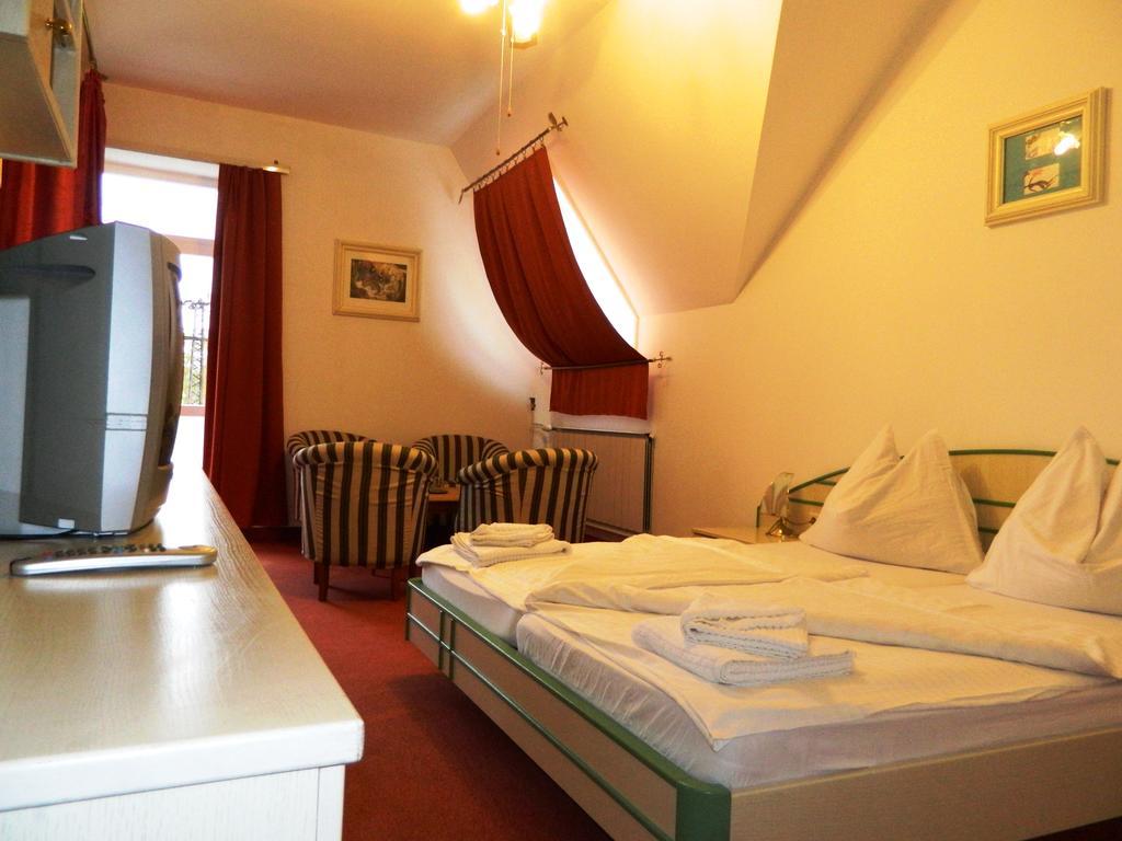 Hotel Familia Zamardi Luaran gambar