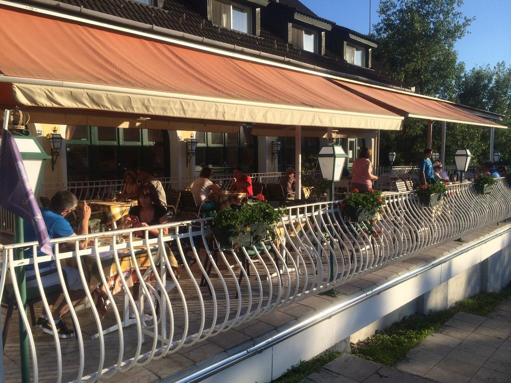 Hotel Familia Zamardi Luaran gambar