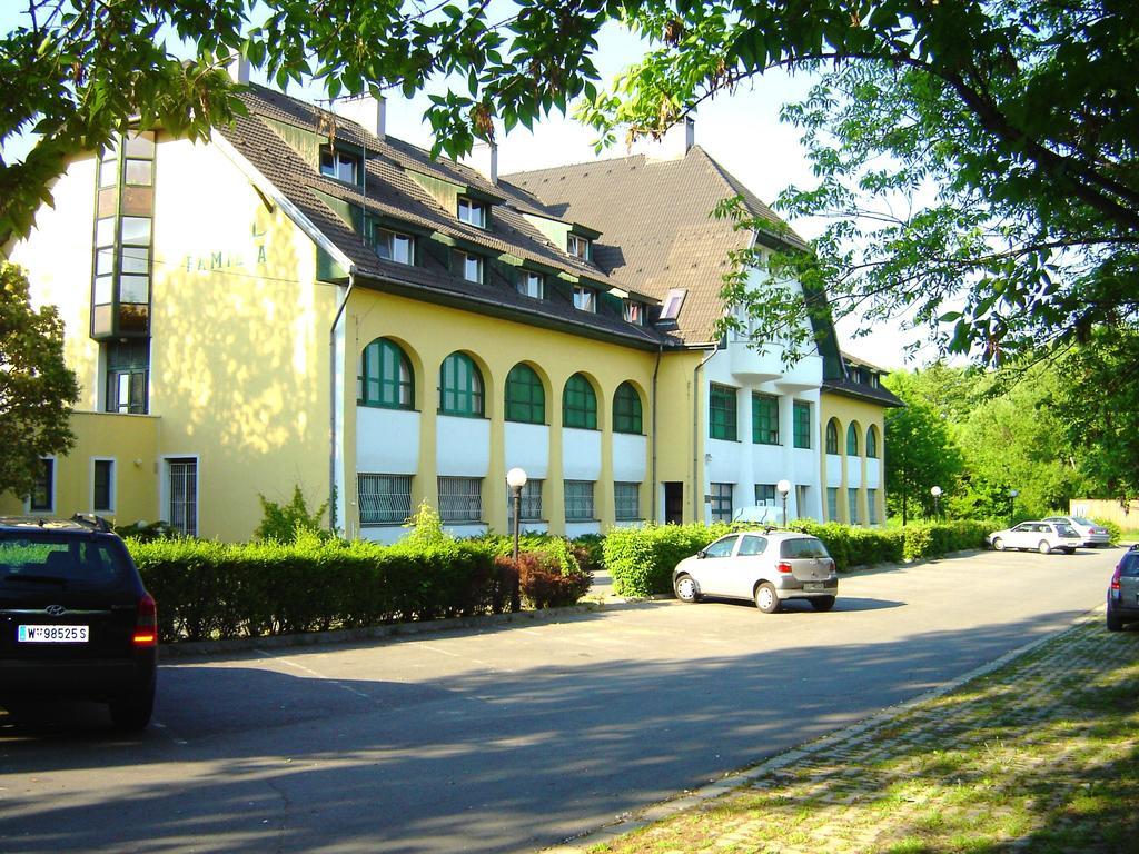Hotel Familia Zamardi Luaran gambar