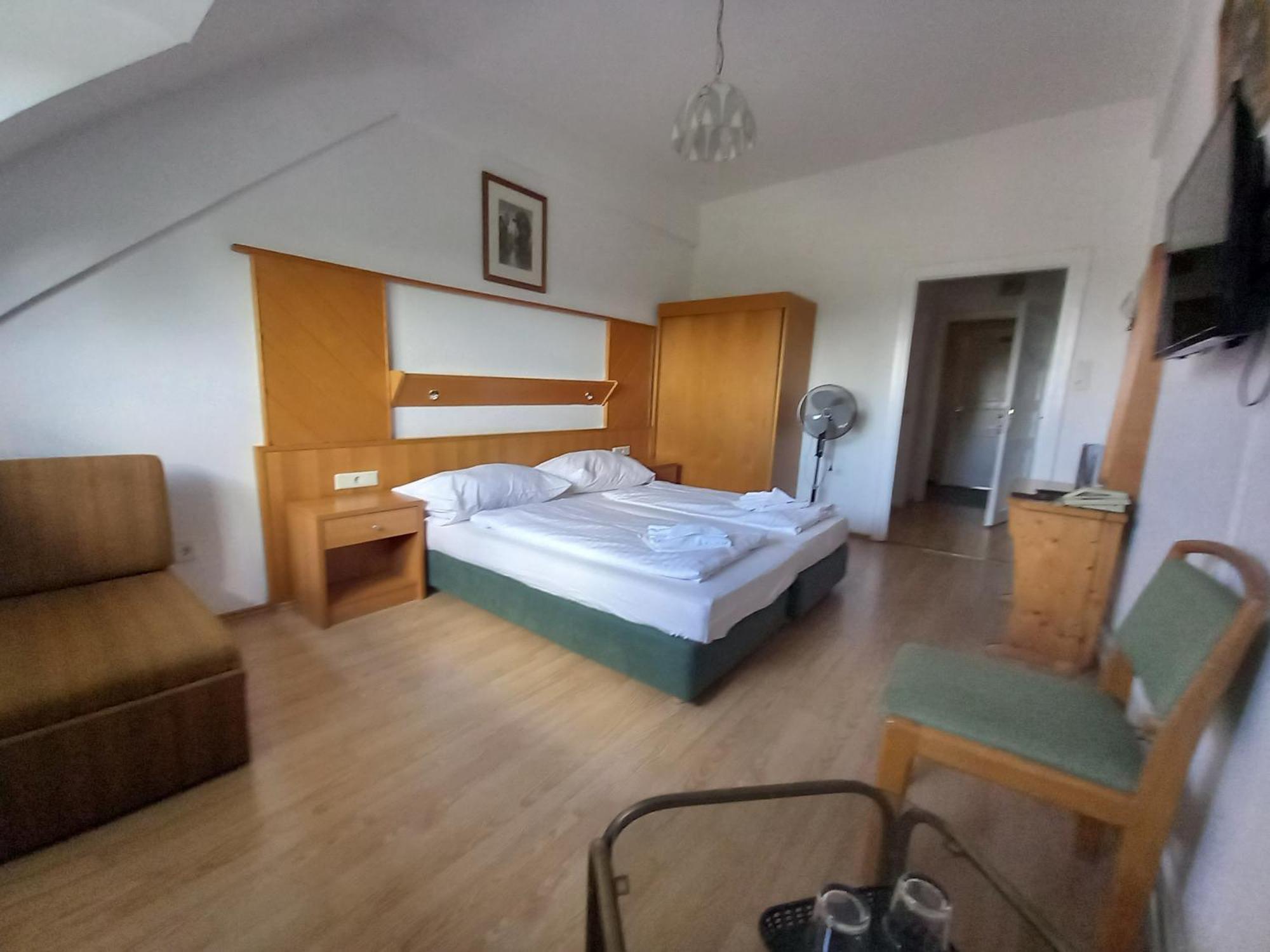Hotel Familia Zamardi Bilik gambar