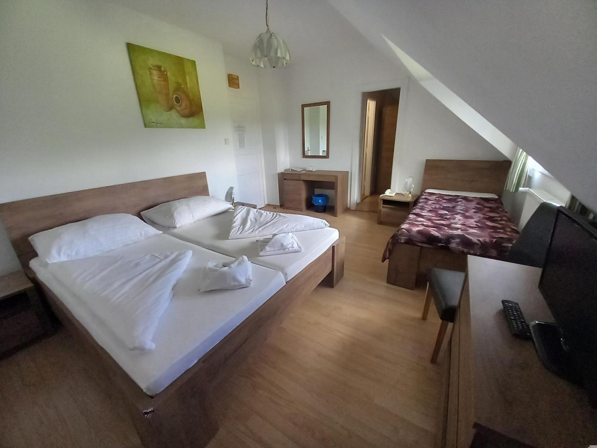 Hotel Familia Zamardi Bilik gambar