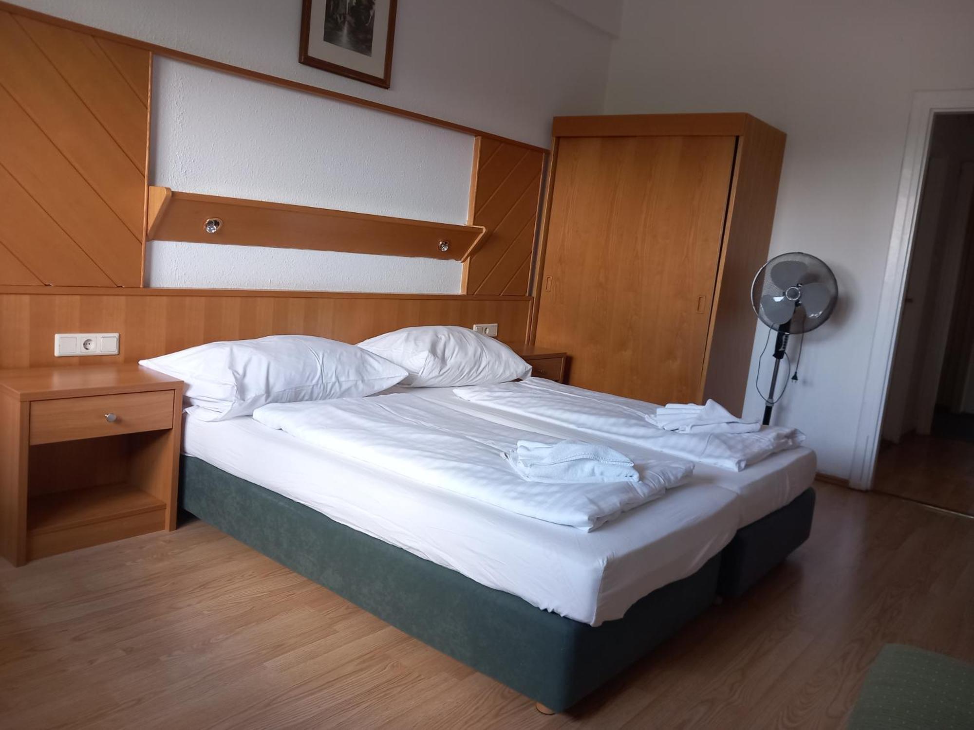 Hotel Familia Zamardi Bilik gambar