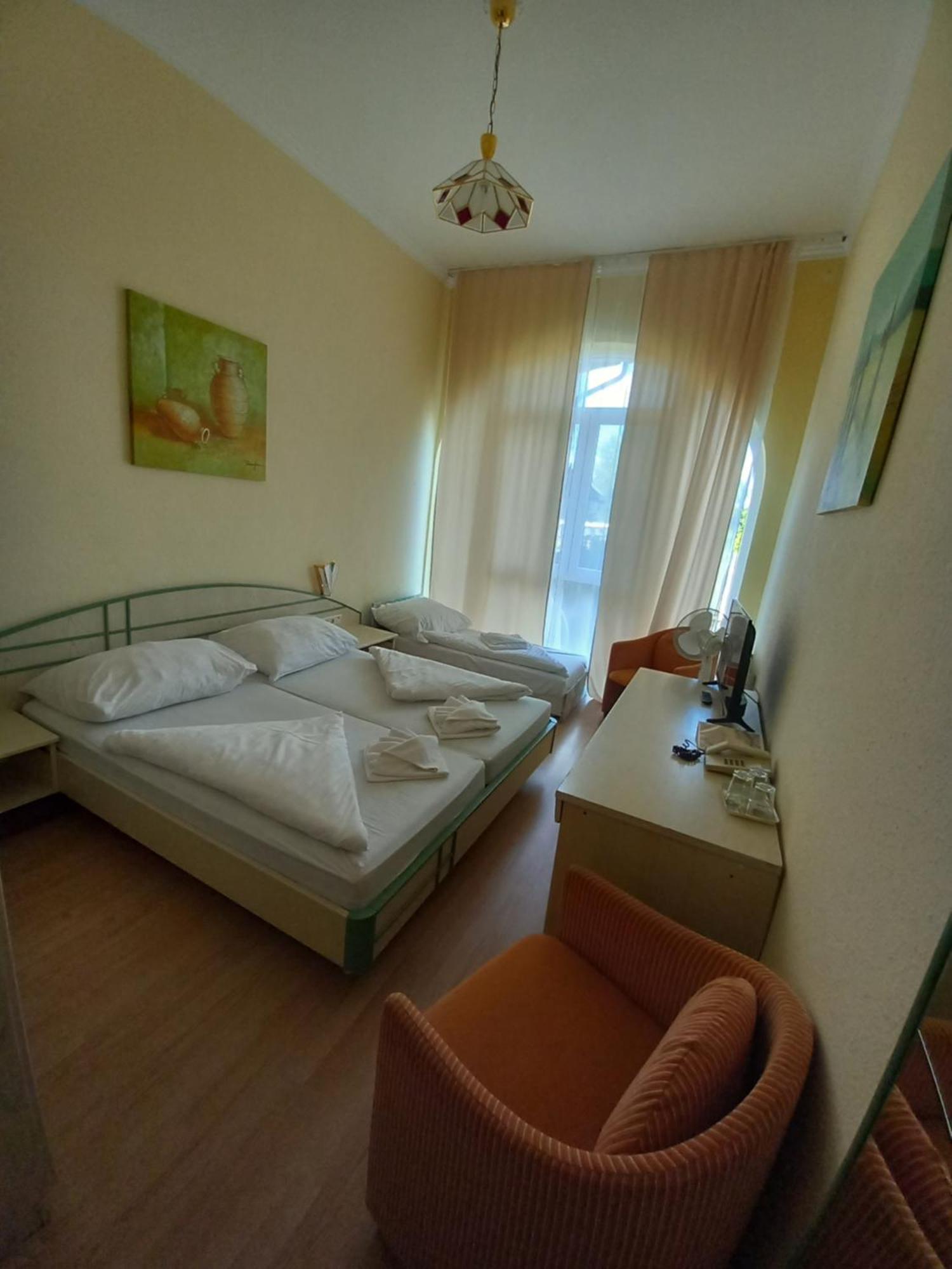 Hotel Familia Zamardi Bilik gambar