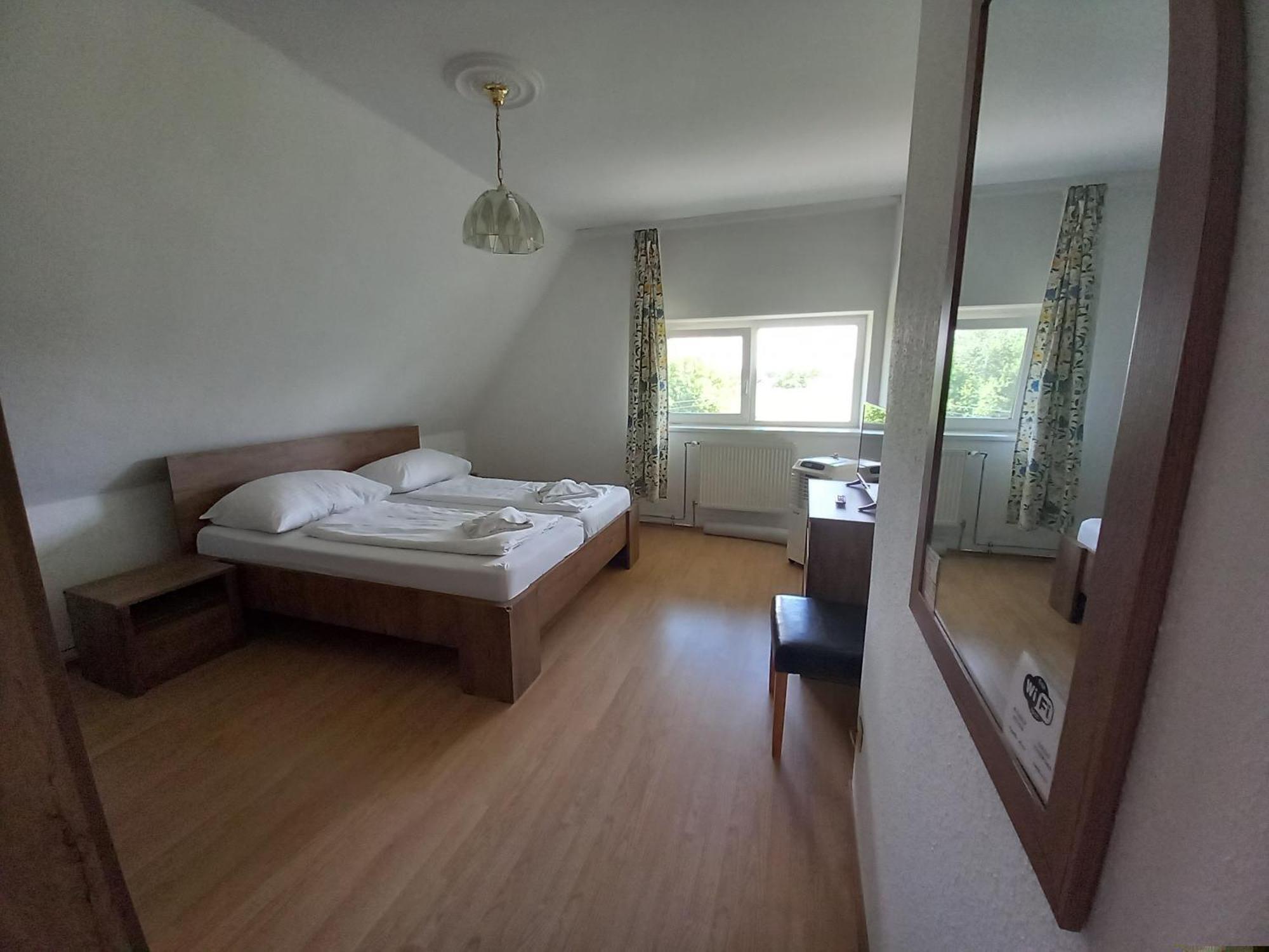 Hotel Familia Zamardi Bilik gambar
