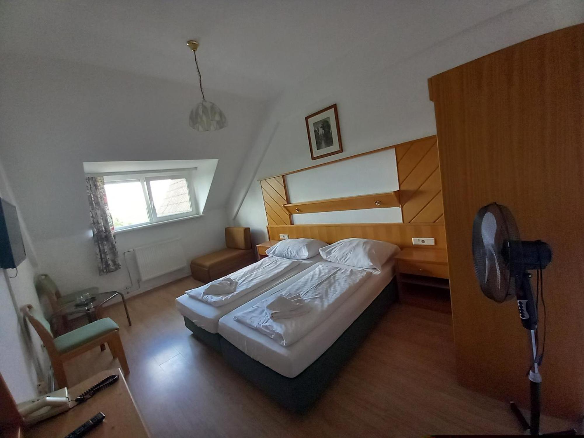 Hotel Familia Zamardi Bilik gambar