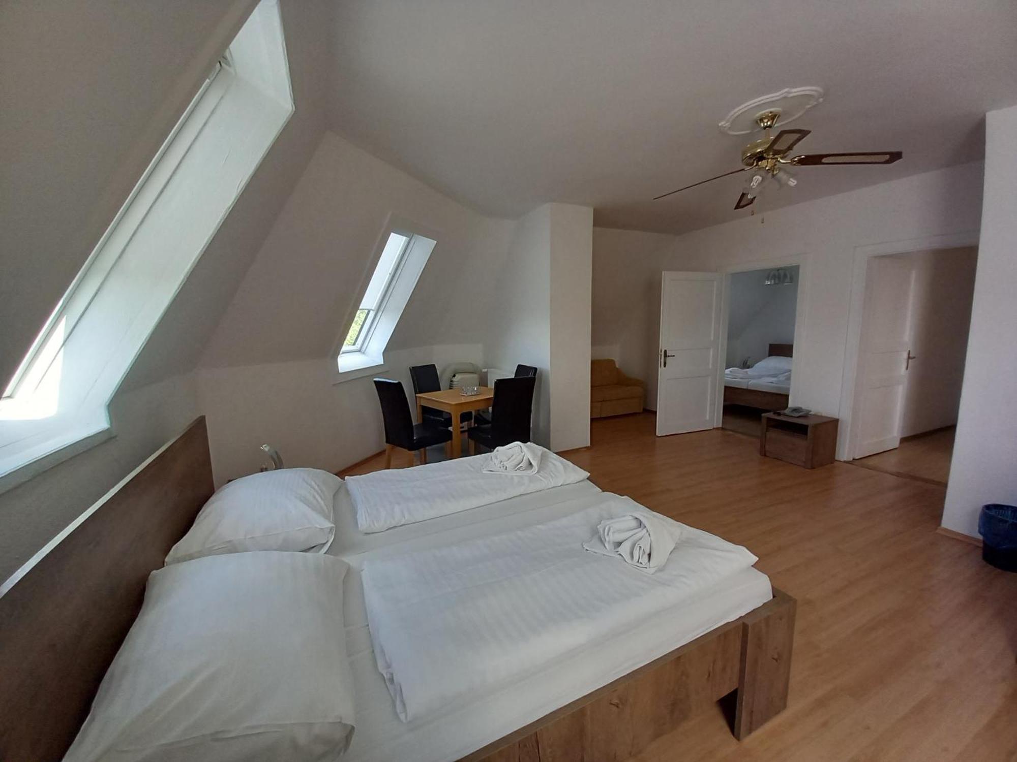 Hotel Familia Zamardi Luaran gambar