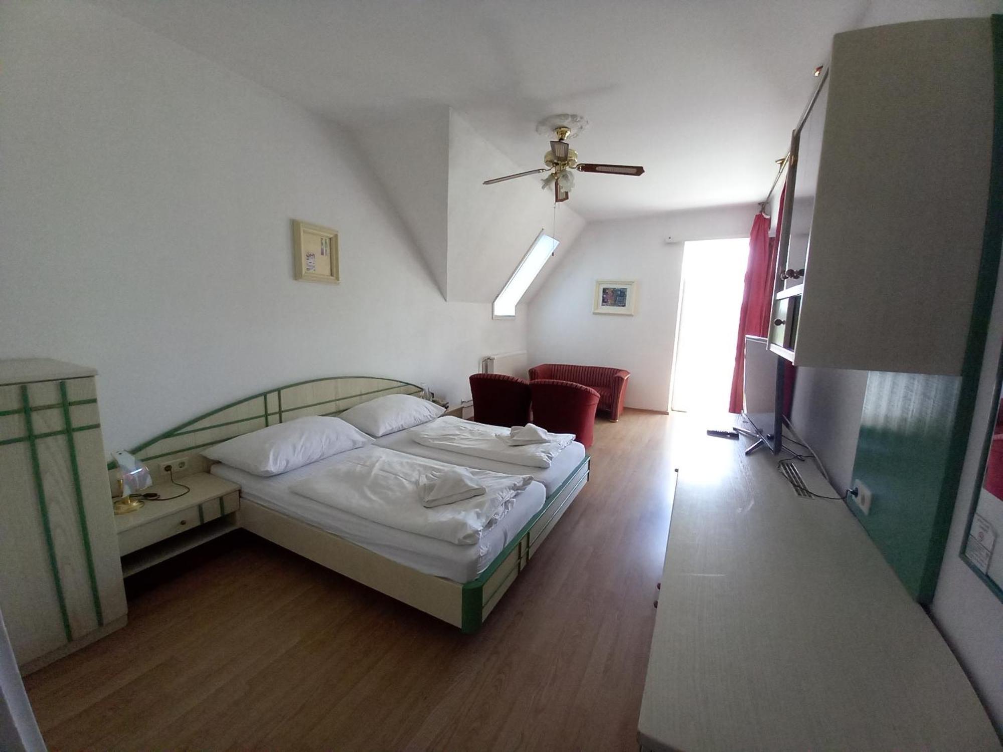 Hotel Familia Zamardi Luaran gambar
