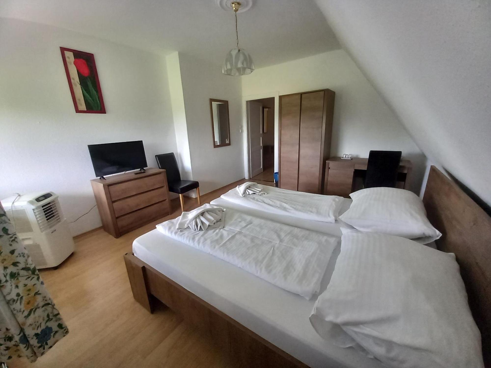 Hotel Familia Zamardi Bilik gambar