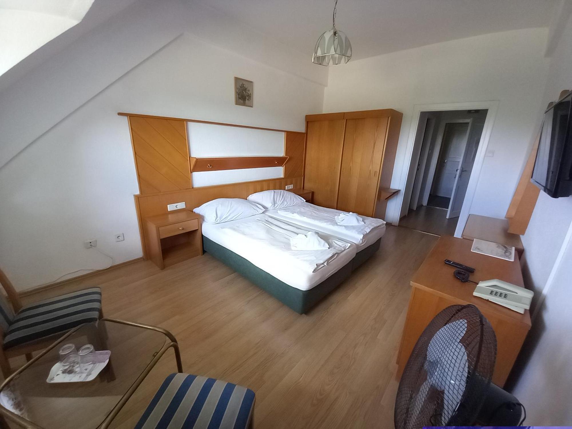 Hotel Familia Zamardi Bilik gambar